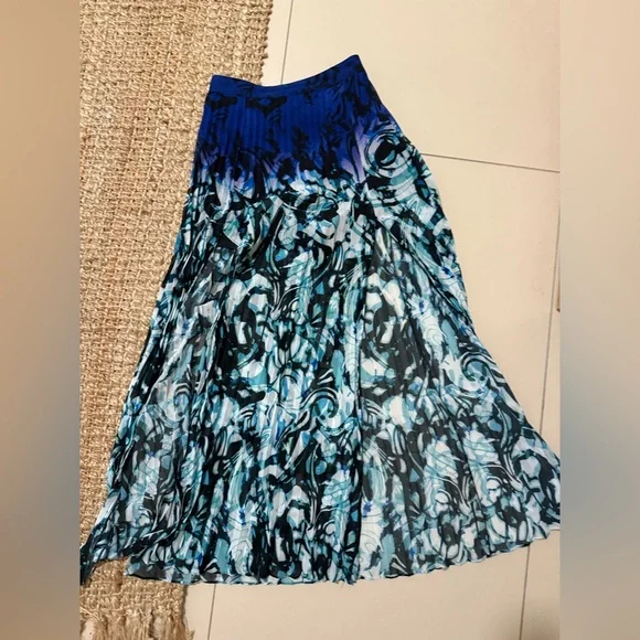 Elegant Blue and Black Women's Skirt - Picture 1 of 10
